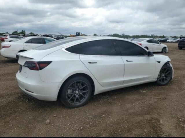 Белый Тесла Модель 3, объемом двигателя 0 л и пробегом 190 тыс. км за 12500 $, фото 2 на Automoto.ua