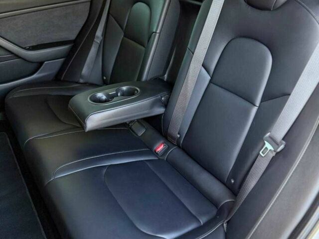 Белый Тесла Модель 3, объемом двигателя 0 л и пробегом 77 тыс. км за 21499 $, фото 17 на Automoto.ua