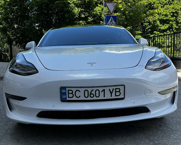 Белый Тесла Модель 3, объемом двигателя 0 л и пробегом 71 тыс. км за 22700 $, фото 4 на Automoto.ua