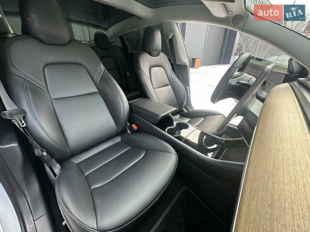 Белый Тесла Модель 3, объемом двигателя 0 л и пробегом 45 тыс. км за 15700 $, фото 20 на Automoto.ua