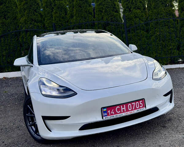 Белый Тесла Модель 3, объемом двигателя 0 л и пробегом 35 тыс. км за 22400 $, фото 25 на Automoto.ua