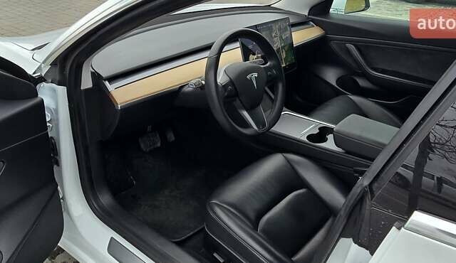 Белый Тесла Модель 3, объемом двигателя 0 л и пробегом 246 тыс. км за 13500 $, фото 7 на Automoto.ua