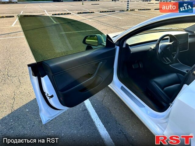 Белый Тесла Модель 3, объемом двигателя 0 л и пробегом 132 тыс. км за 17300 $, фото 6 на Automoto.ua