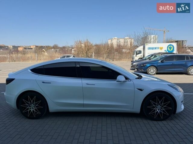 Білий Тесла Модель 3, об'ємом двигуна 0 л та пробігом 88 тис. км за 16999 $, фото 5 на Automoto.ua