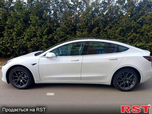Білий Тесла Модель 3, об'ємом двигуна 0.18 л та пробігом 105 тис. км за 15500 $, фото 7 на Automoto.ua