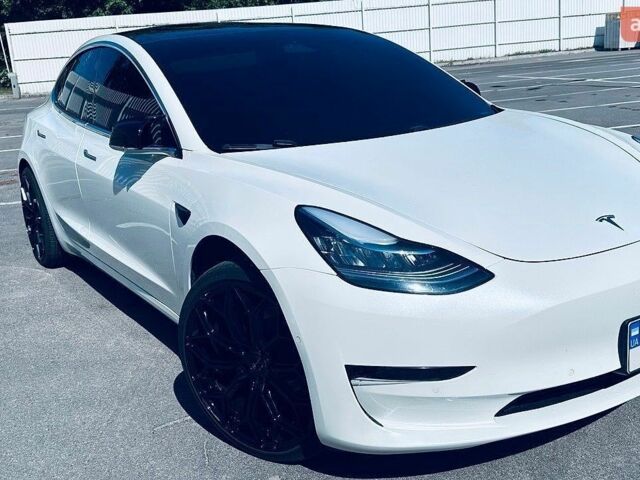 Белый Тесла Модель 3, объемом двигателя 0 л и пробегом 130 тыс. км за 17500 $, фото 7 на Automoto.ua