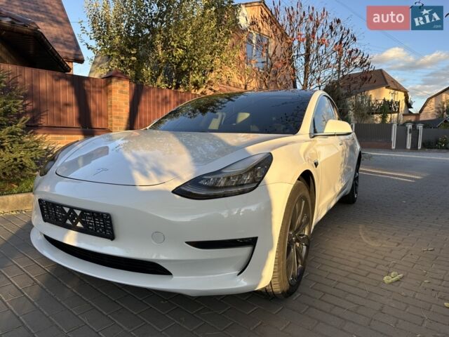Белый Тесла Модель 3, объемом двигателя 0 л и пробегом 99 тыс. км за 19900 $, фото 44 на Automoto.ua