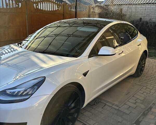 Белый Тесла Модель 3, объемом двигателя 0 л и пробегом 171 тыс. км за 19000 $, фото 5 на Automoto.ua