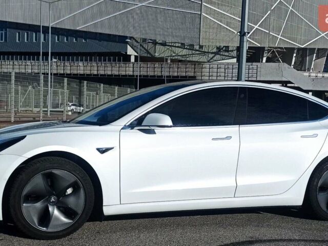 Белый Тесла Модель 3, объемом двигателя 0 л и пробегом 80 тыс. км за 19000 $, фото 7 на Automoto.ua