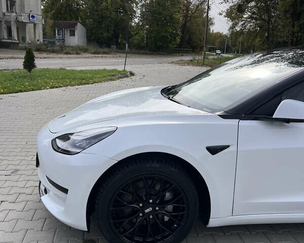 Білий Тесла Модель 3, об'ємом двигуна 0 л та пробігом 137 тис. км за 16953 $, фото 2 на Automoto.ua