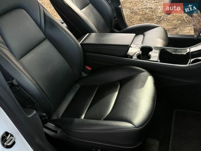 Белый Тесла Модель 3, объемом двигателя 0 л и пробегом 78 тыс. км за 16700 $, фото 8 на Automoto.ua