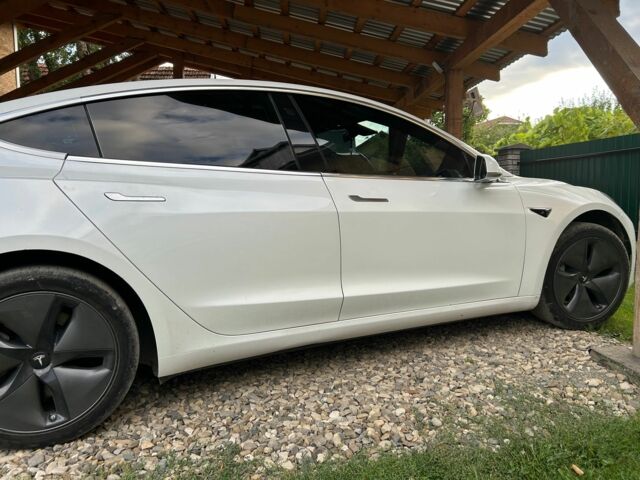 Білий Тесла Модель 3, об'ємом двигуна 0 л та пробігом 110 тис. км за 14589 $, фото 6 на Automoto.ua