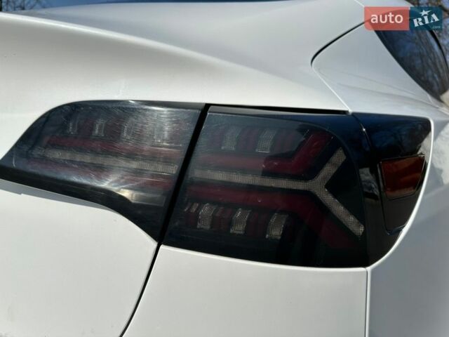 Белый Тесла Модель 3, объемом двигателя 0 л и пробегом 80 тыс. км за 21000 $, фото 5 на Automoto.ua