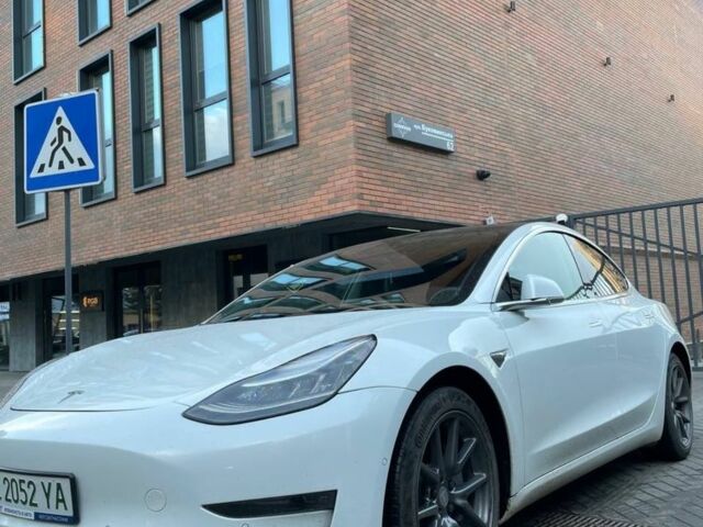 Білий Тесла Модель 3, об'ємом двигуна 0 л та пробігом 57 тис. км за 16500 $, фото 1 на Automoto.ua
