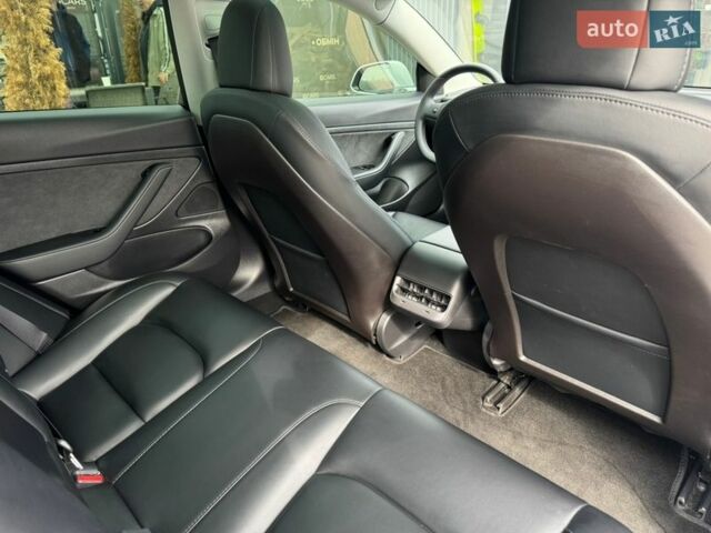 Білий Тесла Модель 3, об'ємом двигуна 0 л та пробігом 45 тис. км за 15900 $, фото 28 на Automoto.ua