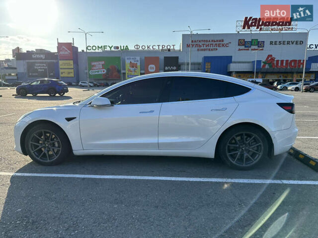 Белый Тесла Модель 3, объемом двигателя 0 л и пробегом 133 тыс. км за 16899 $, фото 1 на Automoto.ua