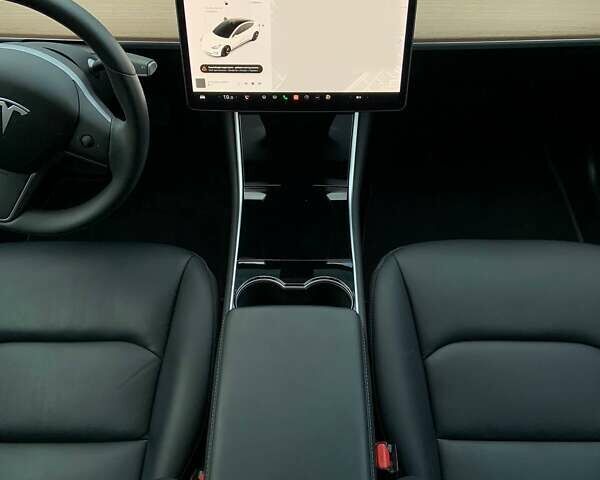 Белый Тесла Модель 3, объемом двигателя 0 л и пробегом 31 тыс. км за 32600 $, фото 40 на Automoto.ua