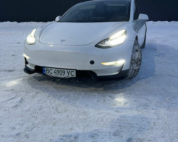Білий Тесла Модель 3, об'ємом двигуна 0 л та пробігом 80 тис. км за 19000 $, фото 4 на Automoto.ua