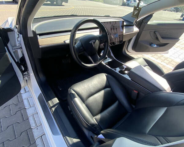 Белый Тесла Модель 3, объемом двигателя 0 л и пробегом 117 тыс. км за 21900 $, фото 18 на Automoto.ua