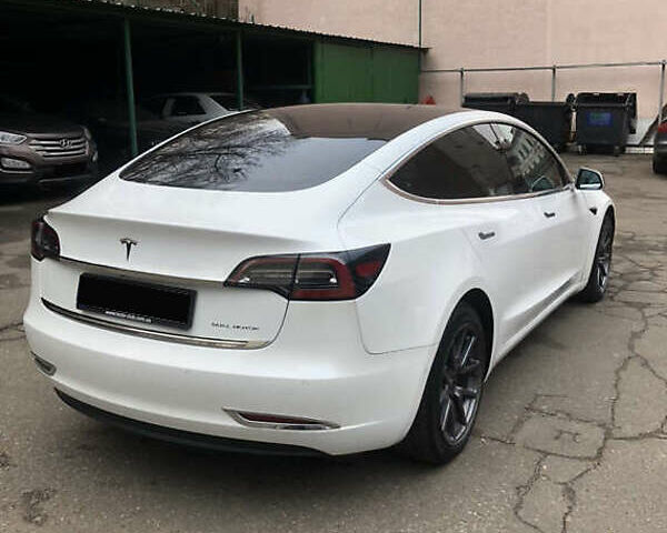 Белый Тесла Модель 3, объемом двигателя 0 л и пробегом 30 тыс. км за 15000 $, фото 4 на Automoto.ua