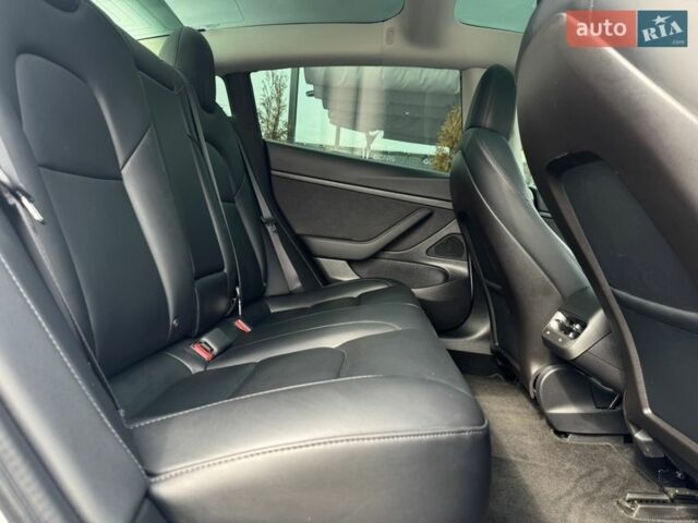 Білий Тесла Модель 3, об'ємом двигуна 0 л та пробігом 45 тис. км за 15900 $, фото 29 на Automoto.ua