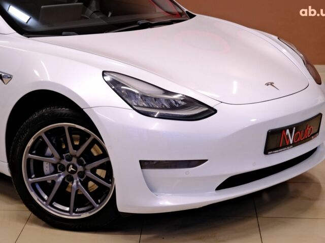Білий Тесла Модель 3, об'ємом двигуна 0 л та пробігом 54 тис. км за 15900 $, фото 2 на Automoto.ua
