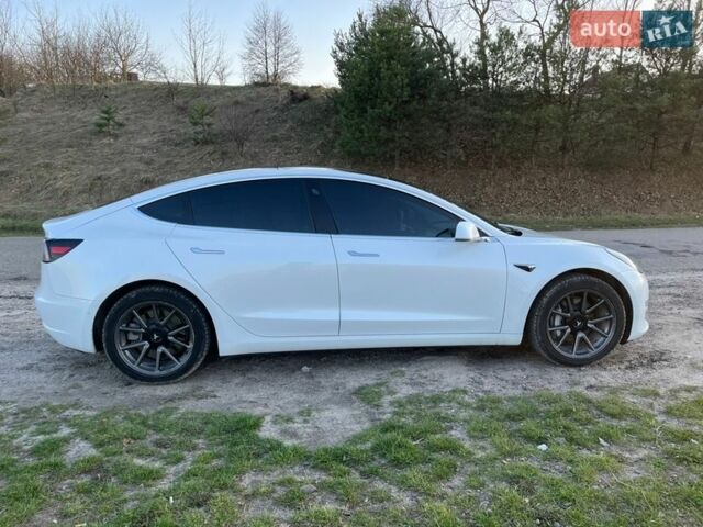 Белый Тесла Модель 3, объемом двигателя 0 л и пробегом 71 тыс. км за 19500 $, фото 7 на Automoto.ua