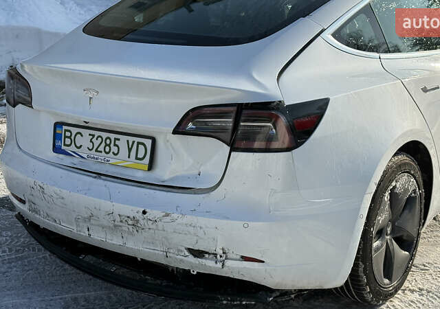 Белый Тесла Модель 3, объемом двигателя 0 л и пробегом 70 тыс. км за 13900 $, фото 6 на Automoto.ua