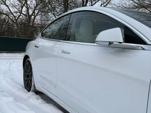 Білий Тесла Модель 3, об'ємом двигуна 0 л та пробігом 107 тис. км за 14000 $, фото 4 на Automoto.ua