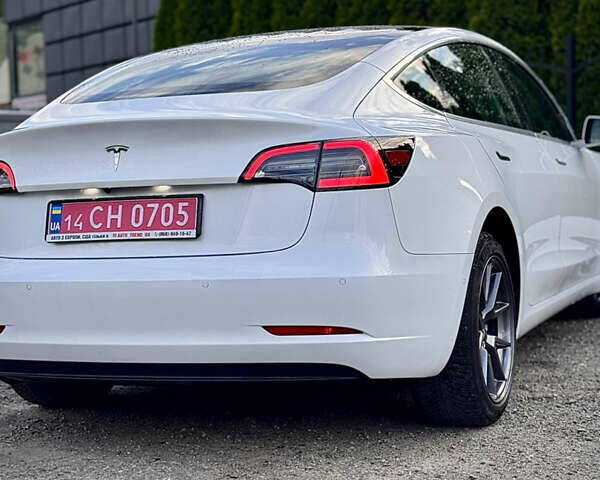 Белый Тесла Модель 3, объемом двигателя 0 л и пробегом 32 тыс. км за 21500 $, фото 15 на Automoto.ua