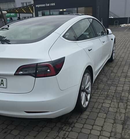 Белый Тесла Модель 3, объемом двигателя 0 л и пробегом 246 тыс. км за 13500 $, фото 4 на Automoto.ua