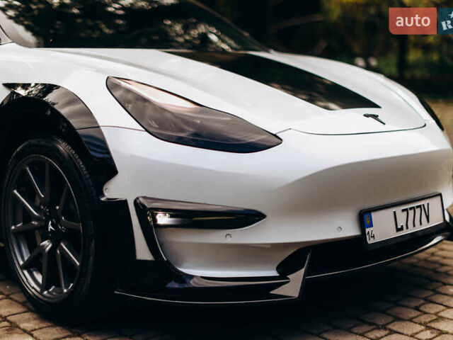 Белый Тесла Модель 3, объемом двигателя 0 л и пробегом 35 тыс. км за 17500 $, фото 17 на Automoto.ua