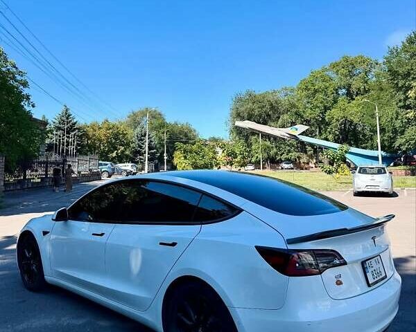 Білий Тесла Модель 3, об'ємом двигуна 0 л та пробігом 131 тис. км за 15900 $, фото 4 на Automoto.ua