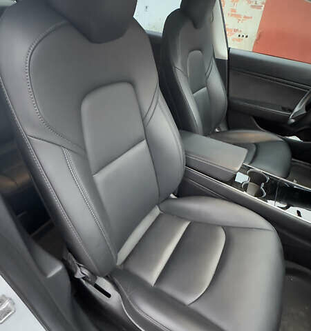 Белый Тесла Модель 3, объемом двигателя 0 л и пробегом 96 тыс. км за 25200 $, фото 23 на Automoto.ua