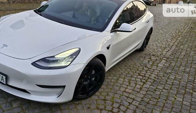 Белый Тесла Модель 3, объемом двигателя 0 л и пробегом 75 тыс. км за 25799 $, фото 18 на Automoto.ua