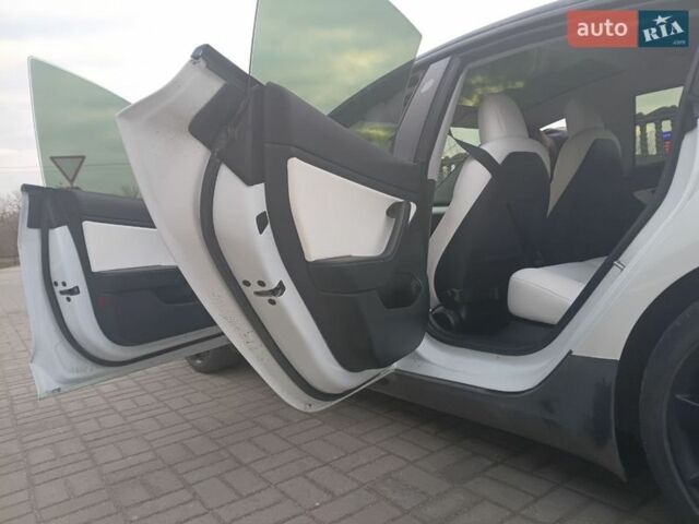 Белый Тесла Модель 3, объемом двигателя 0 л и пробегом 92 тыс. км за 16900 $, фото 5 на Automoto.ua