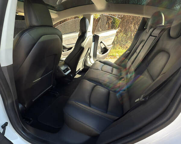 Белый Тесла Модель 3, объемом двигателя 0 л и пробегом 114 тыс. км за 16000 $, фото 12 на Automoto.ua