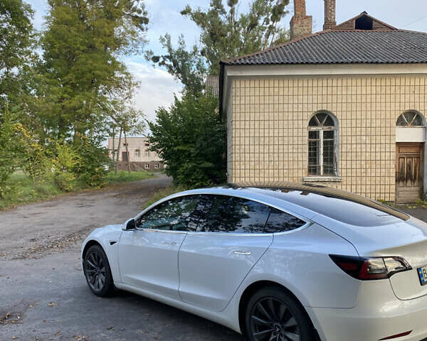 Белый Тесла Модель 3, объемом двигателя 0 л и пробегом 180 тыс. км за 1470 $, фото 3 на Automoto.ua