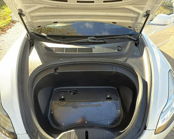 Белый Тесла Модель 3, объемом двигателя 0 л и пробегом 114 тыс. км за 16000 $, фото 5 на Automoto.ua