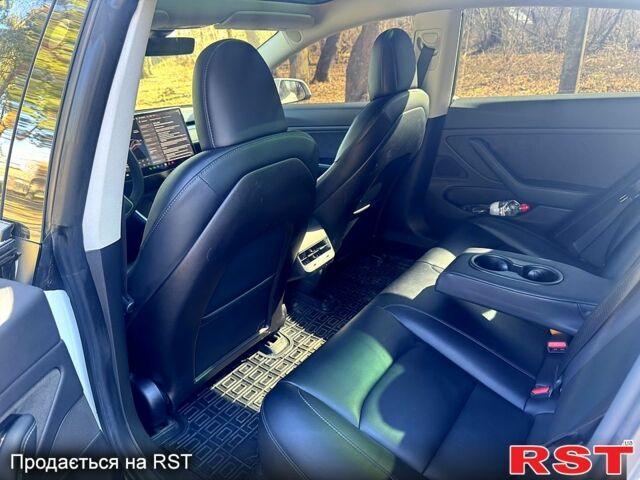 Белый Тесла Модель 3, объемом двигателя 0.28 л и пробегом 210 тыс. км за 16500 $, фото 5 на Automoto.ua