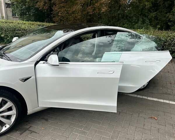 Белый Тесла Модель 3, объемом двигателя 0 л и пробегом 79 тыс. км за 16500 $, фото 34 на Automoto.ua