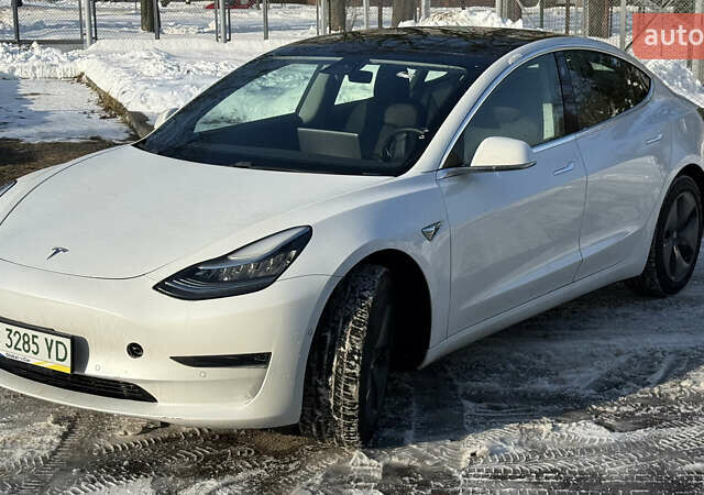 Белый Тесла Модель 3, объемом двигателя 0 л и пробегом 70 тыс. км за 13900 $, фото 4 на Automoto.ua