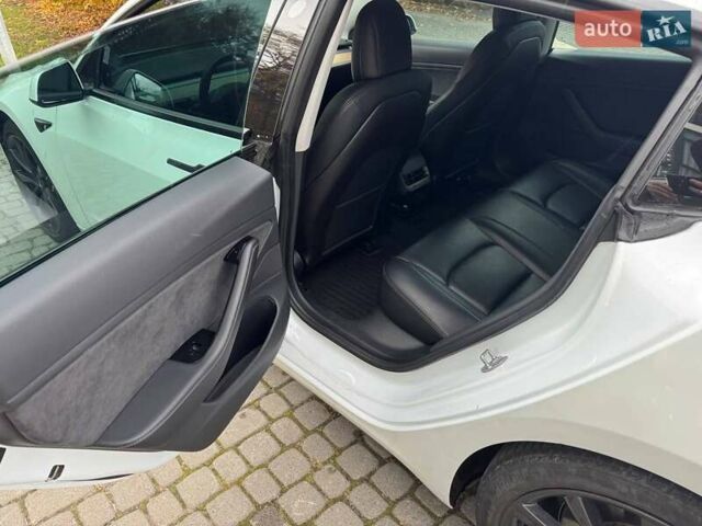 Білий Тесла Модель 3, об'ємом двигуна 0 л та пробігом 105 тис. км за 22250 $, фото 11 на Automoto.ua