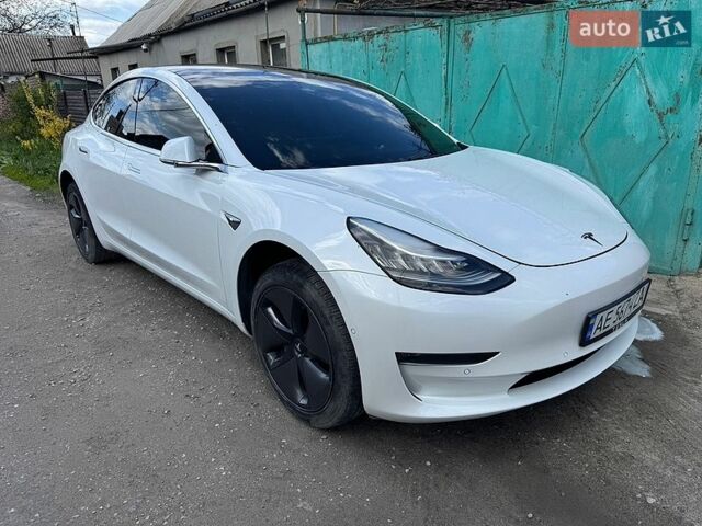 Белый Тесла Модель 3, объемом двигателя 0 л и пробегом 128 тыс. км за 17000 $, фото 1 на Automoto.ua