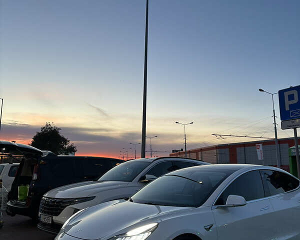 Белый Тесла Модель 3, объемом двигателя 0 л и пробегом 121 тыс. км за 19400 $, фото 12 на Automoto.ua