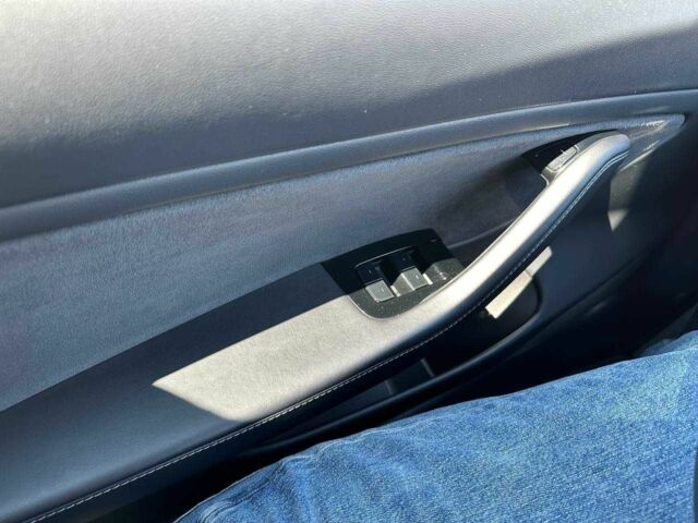 Білий Тесла Модель 3, об'ємом двигуна 0 л та пробігом 140 тис. км за 22850 $, фото 16 на Automoto.ua