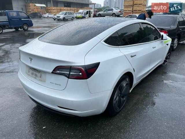 Белый Тесла Модель 3, объемом двигателя 0 л и пробегом 73 тыс. км за 12494 $, фото 3 на Automoto.ua