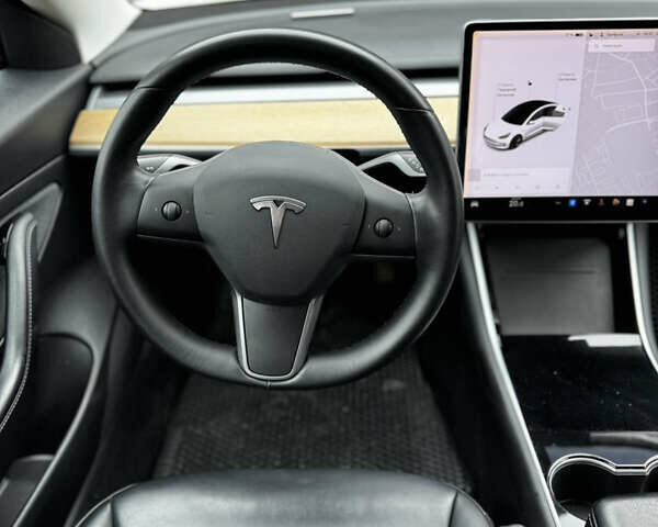 Белый Тесла Модель 3, объемом двигателя 0 л и пробегом 45 тыс. км за 15600 $, фото 13 на Automoto.ua