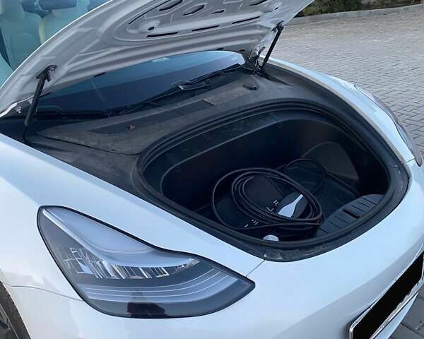 Білий Тесла Модель 3, об'ємом двигуна 0 л та пробігом 236 тис. км за 14300 $, фото 9 на Automoto.ua