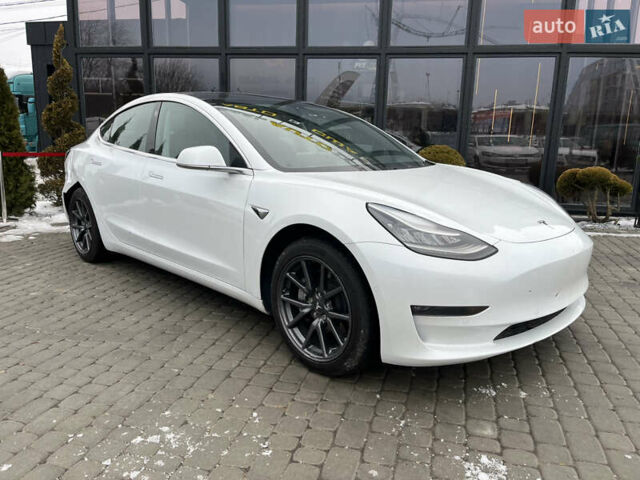 Белый Тесла Модель 3, объемом двигателя 0 л и пробегом 58 тыс. км за 18700 $, фото 2 на Automoto.ua